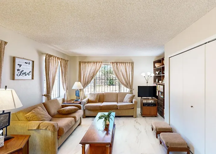 Holiday home Mtn-view W/ Large Yard & Bbq In Sierra Vista!
